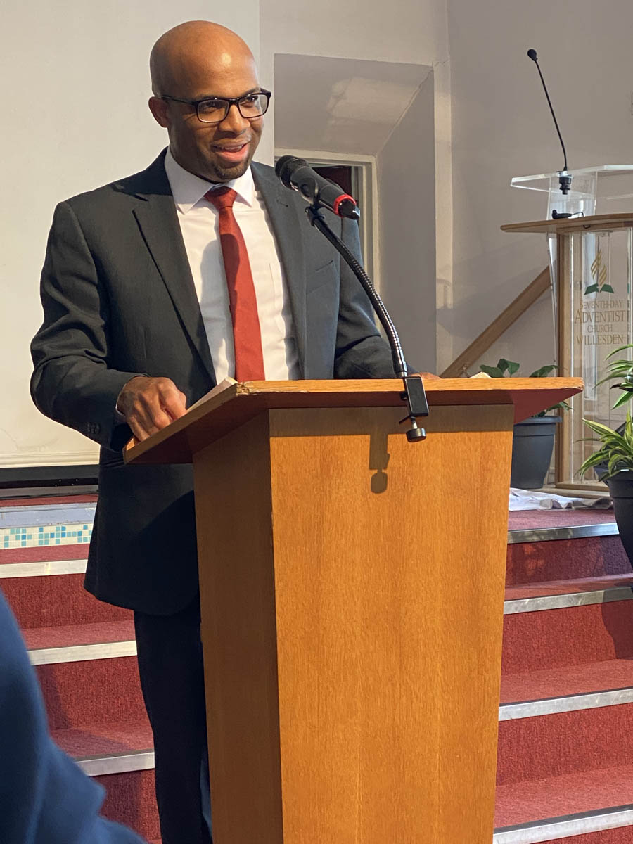 Pastor Mario Phillip